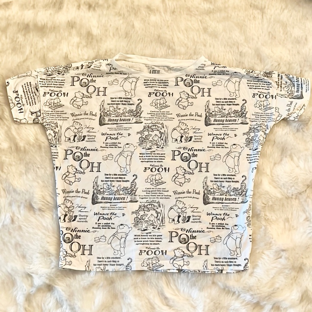 Uniqlo Disney Winnie the Pooh Black White Graphic T-Shirt Top Size Small
